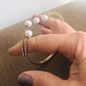 Pearl bracelet with crystals, boutique jewelry, gift ideas